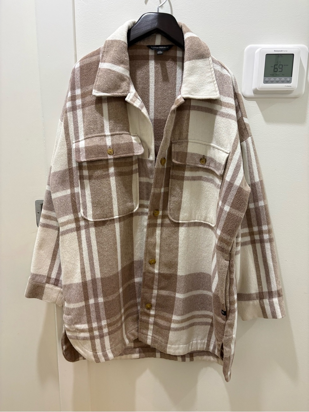 BANANA REPUBLIC | Plaid Shacket in Cream & Brown with Pockets